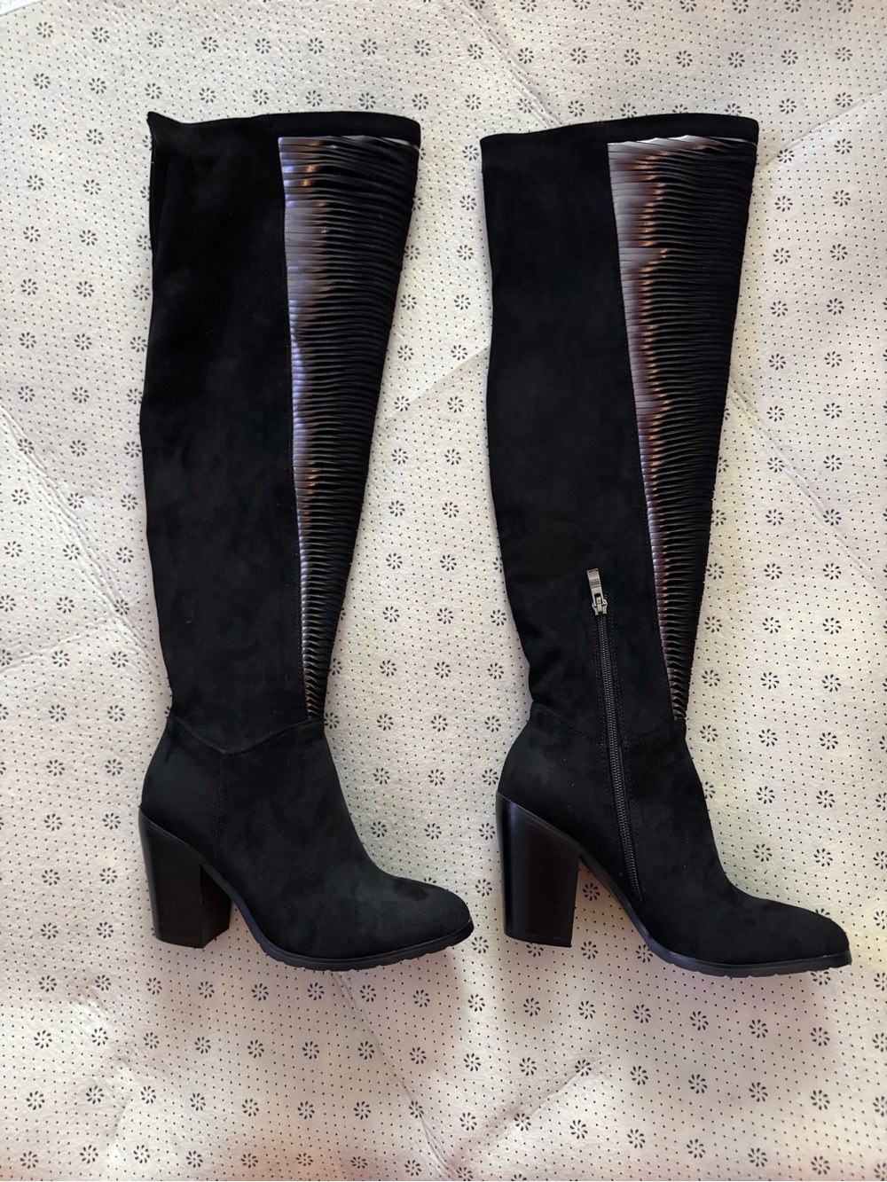 Atalina Women's Black Knee-High Heeled Boots - Sleek Zip Detail new no box.